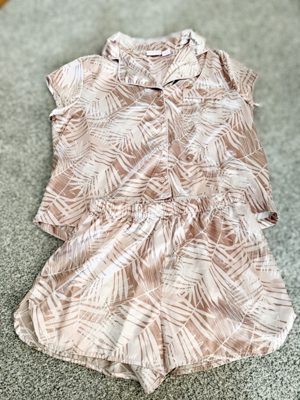 Tropical Leaf Satin Pajama Set in Blush & Rose - Tommy Bahama Med Women Shorts
